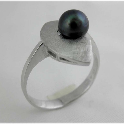 Prsten z bílého zlata s černou perlou 4